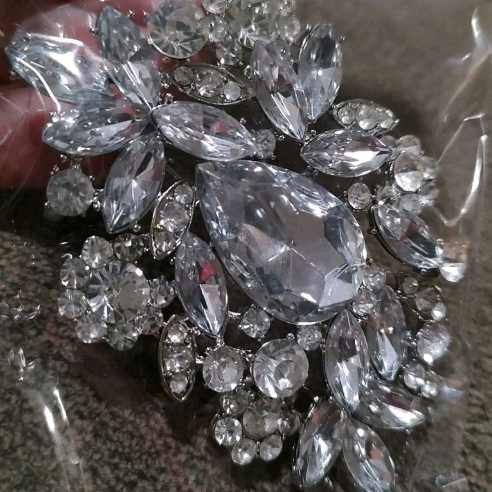 NIB NOS Charming Charlies Large Blingy Rhinestone Brooch GLAM New but Vtg Look